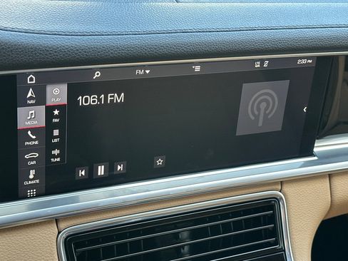 Used 2019 Porsche Panamera RWD image 25