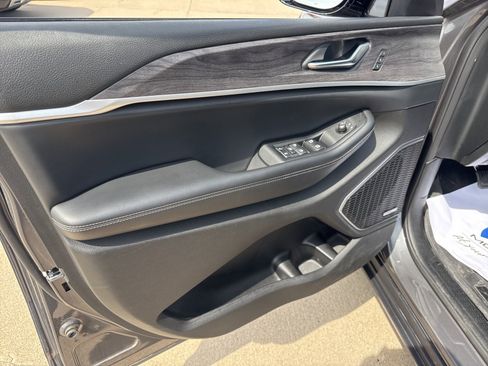 Used 2022 Jeep Grand Cherokee Limited image 11