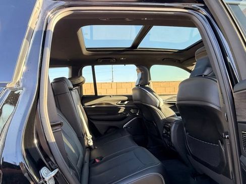 Used 2024 Jeep Grand Cherokee Overland w/ Luxury Tech Group IV AWD/4WD image 16