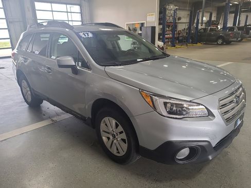 Used 2017 Subaru Outback 2.5i Premium AWD/4WD image 9