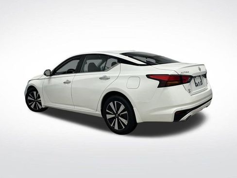 Used 2020 Nissan Altima 2.5 SV image 3