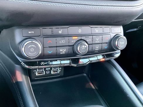 Used 2022 Dodge Durango GT image 31