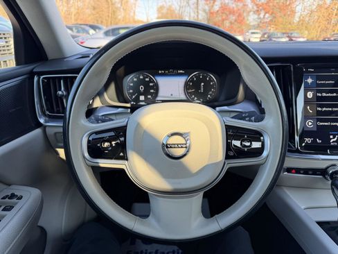 Used 2020 Volvo S60 T5 Momentum image 16