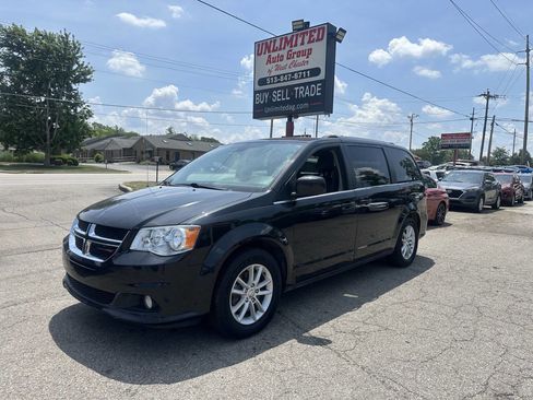 Used 2019 Dodge Grand Caravan SXT image 1