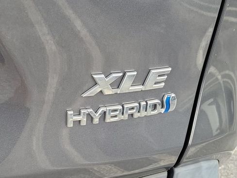 Used 2021 Toyota RAV4 XLE Premium AWD/4WD image 5