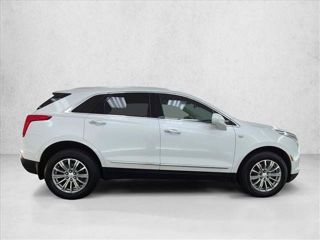 Used 2017 Cadillac XT5 Luxury w/ Driver Awareness Package FWD image 4
