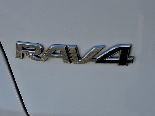 Used 2021 Toyota RAV4 XLE w/ Convenience Package AWD/4WD image 9