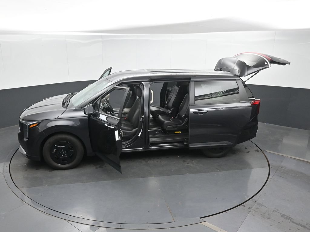 Used 2025 Kia Carnival FWD image 52