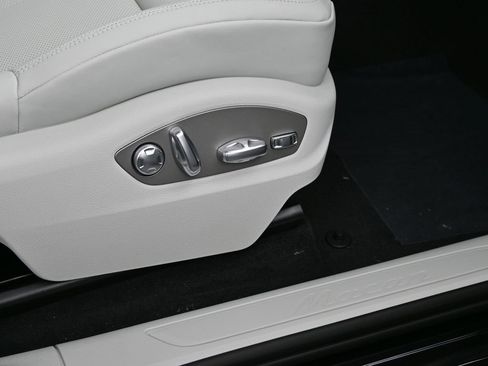 New 2026 Porsche Macan image 11