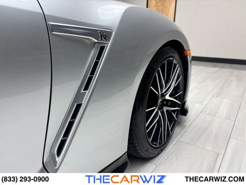 Used 2023 Nissan GT-R Premium w/ Premium Interior Package image 38