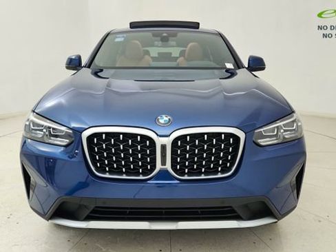 Used 2025 BMW X4 xDrive30i AWD/4WD image 2