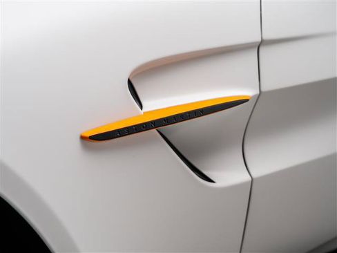 Used 2025 Aston Martin V8 Vantage Coupe RWD image 17