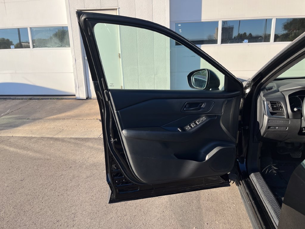 Used 2024 Nissan Rogue S AWD/4WD image 11