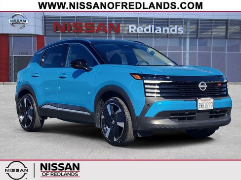 Used 2025 Nissan Kicks SR AWD/4WD image 1