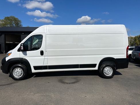 Used 2023 RAM ProMaster 2500 image 2
