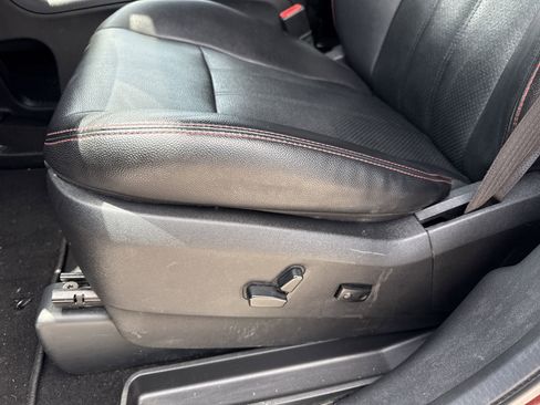 Used 2019 Dodge Grand Caravan GT image 31