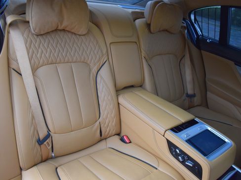 Used 2018 BMW M760i xDrive AWD/4WD image 41