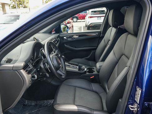 Used 2023 Porsche Macan image 16