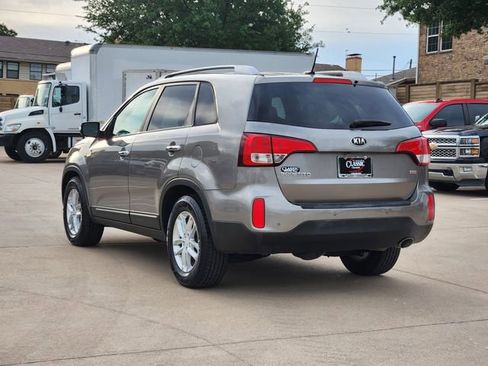 Used 2014 Kia Sorento LX FWD image 3