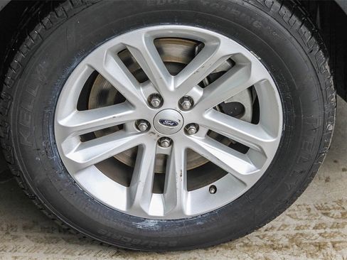 Used 2017 Ford Explorer XLT image 14