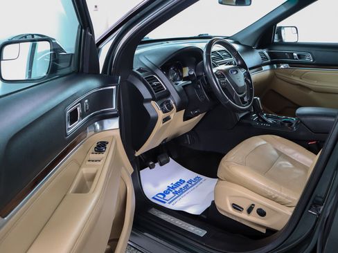 Used 2016 Ford Explorer Limited image 3