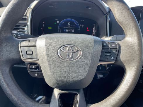 Used 2025 Toyota Camry LE image 27