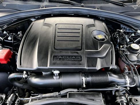 Used 2019 Jaguar F-PACE Premium image 31