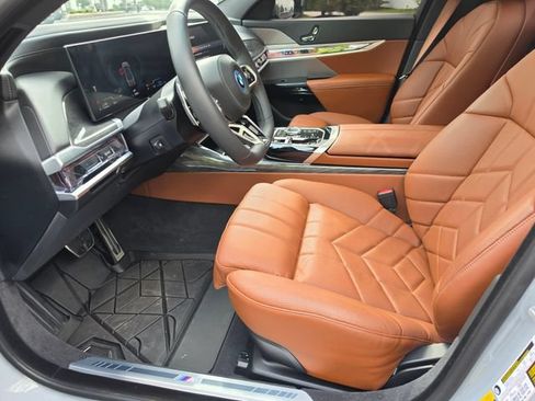 Used 2025 BMW 750e xDrive AWD/4WD image 19