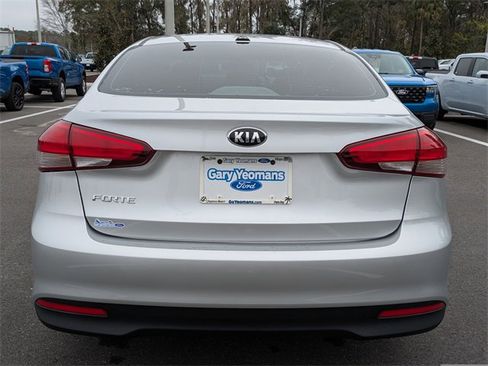 Used 2017 Kia Forte LX image 5