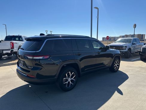 Used 2023 Jeep Grand Cherokee L Limited w/ Luxury Tech Group II image 6