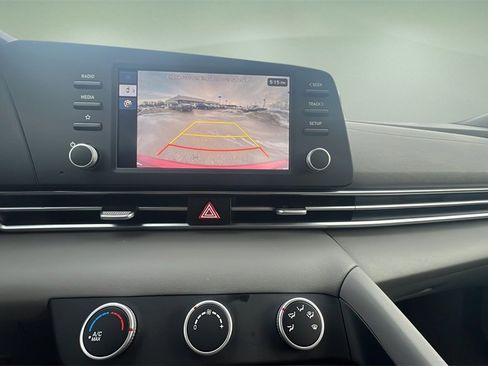 Certified 2024 Hyundai Elantra SE image 22