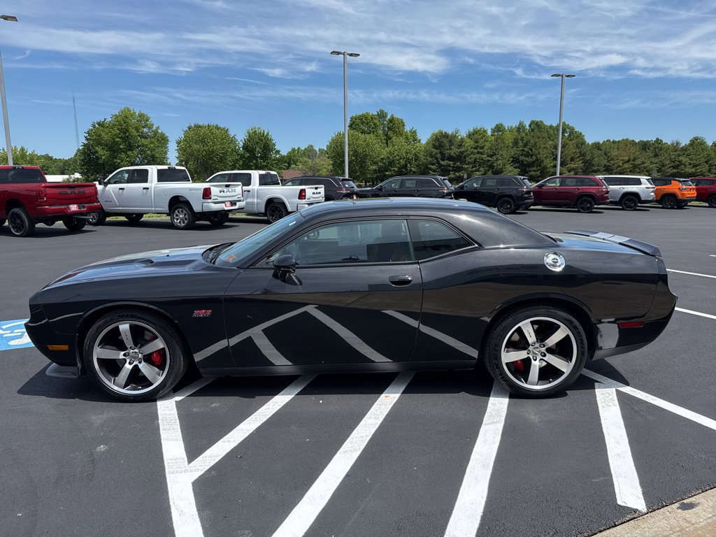 Used 2014 Dodge Challenger SRT8 w/ Harman/Kardon Audio Group RWD image 5