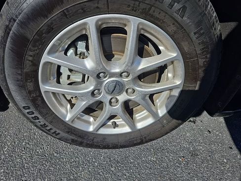 Used 2024 Chrysler Pacifica Touring-L image 41