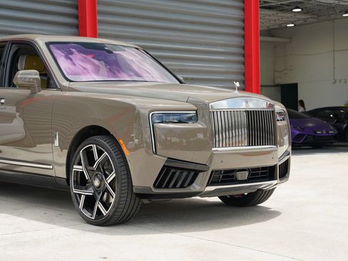 Used 2025 Rolls-Royce Cullinan AWD/4WD image 8