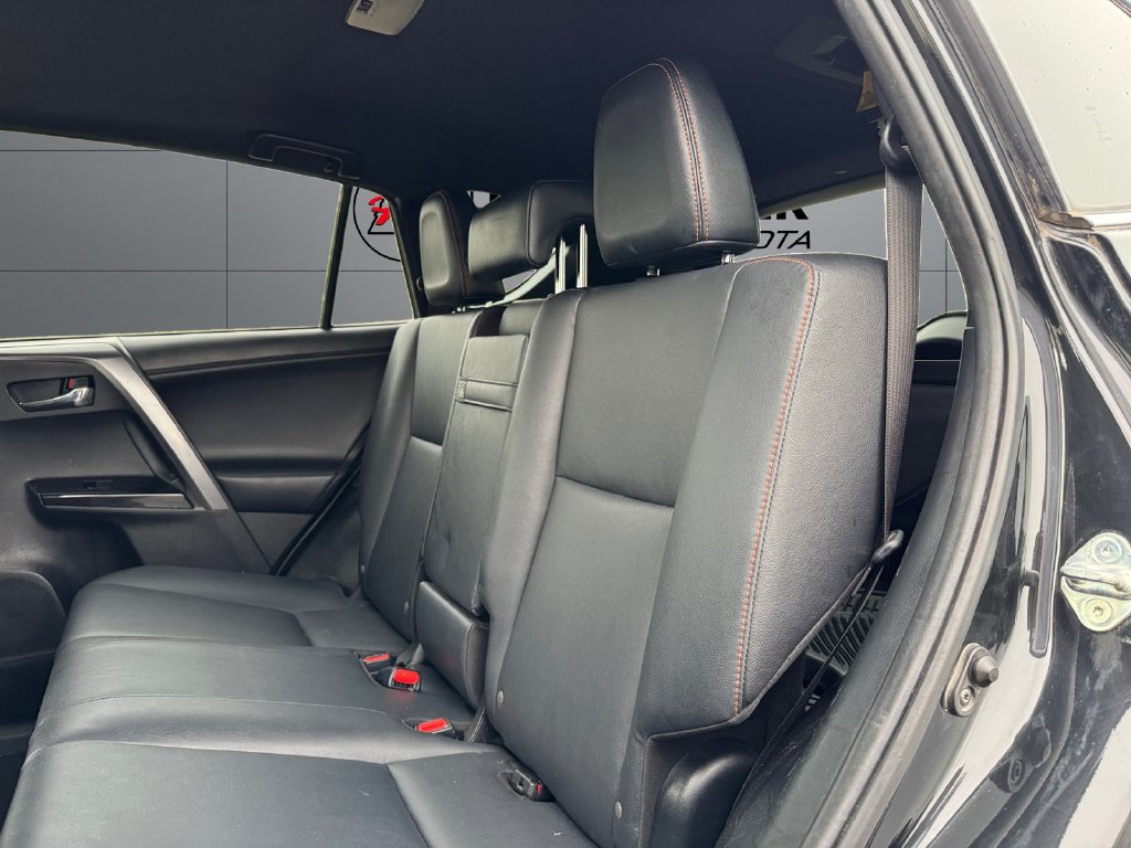 Used 2018 Toyota RAV4 SE AWD/4WD image 18