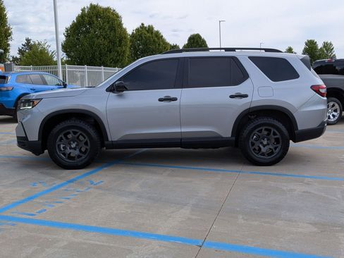 Certified 2025 Honda Pilot TrailSport image 9