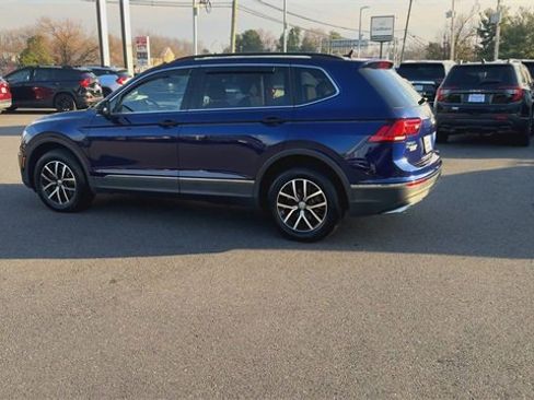 Used 2021 Volkswagen Tiguan SE w/ Panoramic Sunroof Package image 6