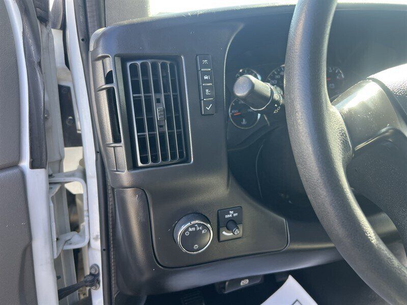 Used 2013 GMC Savana 2500 RWD image 15