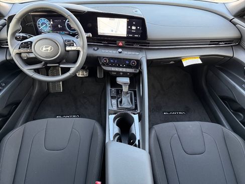 New 2025 Hyundai Elantra SEL image 28