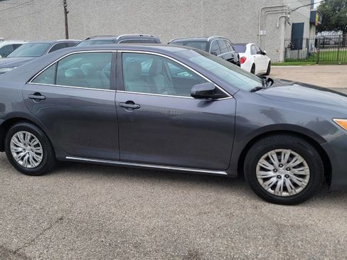 Used 2013 Toyota Camry LE FWD image 4