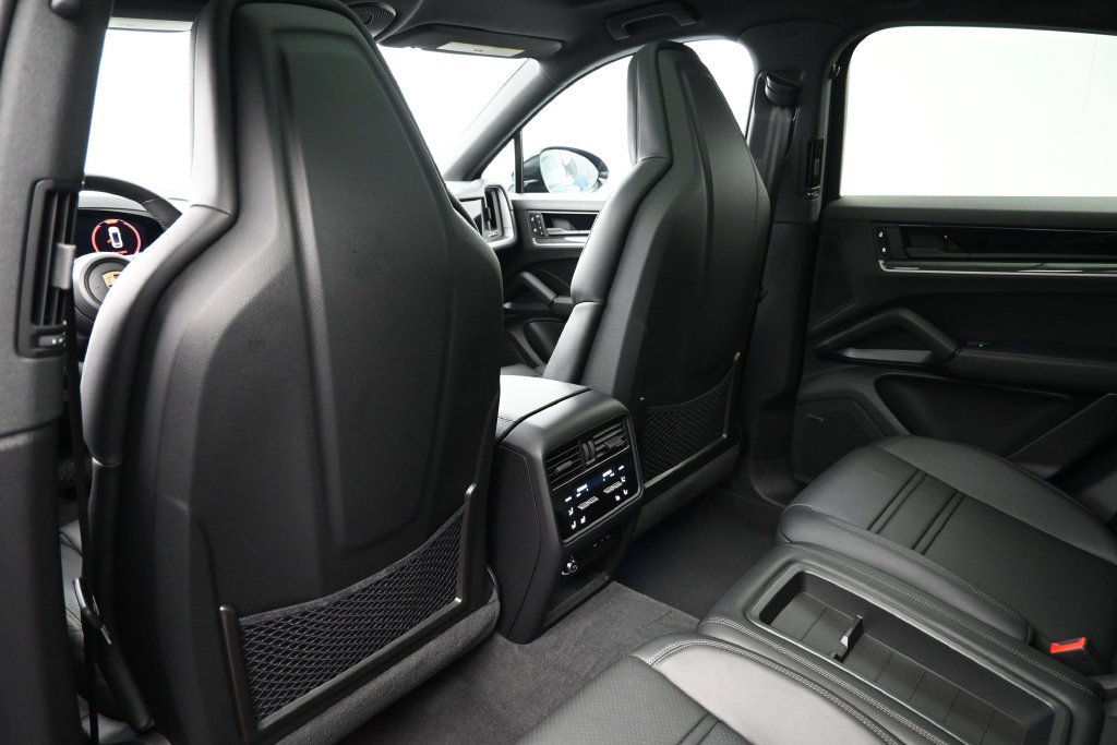 Certified 2024 Porsche Cayenne Coupe AWD/4WD image 8
