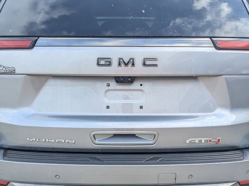 Used 2025 GMC Yukon AT4 w/ AT4 Premium Package image 11