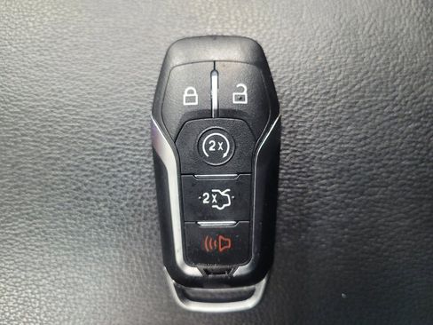 Used 2017 Ford Explorer XLT AWD/4WD image 32
