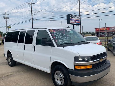 Used 2021 Chevrolet Express 3500 LS w/ Chrome Appearance Package RWD image 3