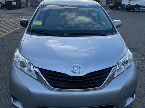 Used 2011 Toyota Sienna LE w/ Towing Pkg FWD image 4