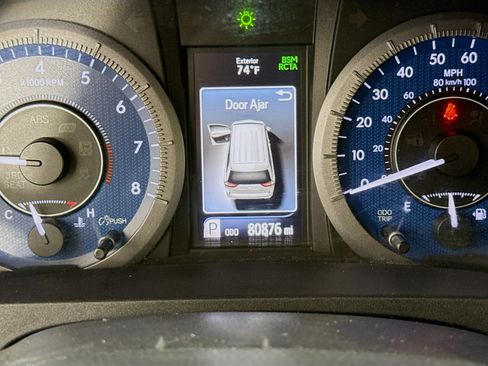 Used 2020 Toyota Sienna XLE w/ XLE Navigation Package AWD/4WD image 14