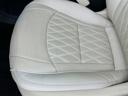 Used 2024 Buick Enclave Avenir w/ Avenir Technology Package image 21