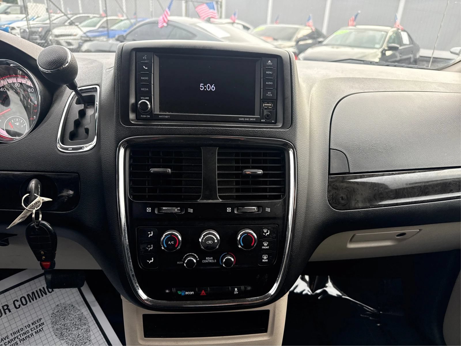 Used 2019 Dodge Grand Caravan SE FWD image 14