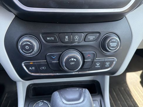 Used 2021 Jeep Cherokee Latitude Lux w/ Sun & Sound Group image 15