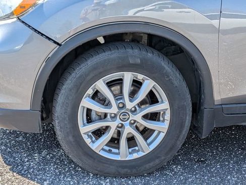 Used 2019 Nissan Rogue S image 11